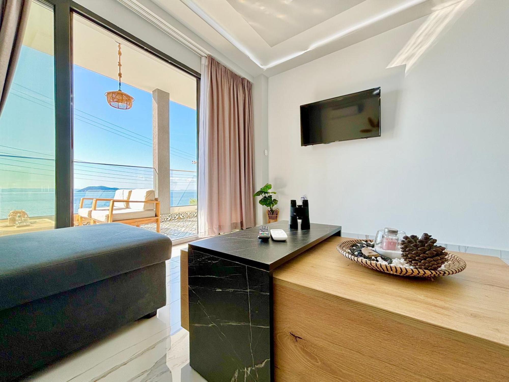 Candi Luxury 2 *